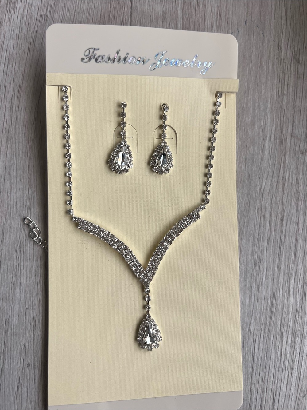 Fashion Jewelry Silver Teardrop Crystal Necklace and Earring Set - Picture 4 of 4